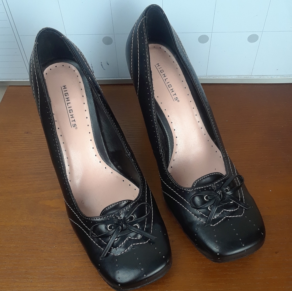 Highlights Heels Size 7W - Picture 4 of 5